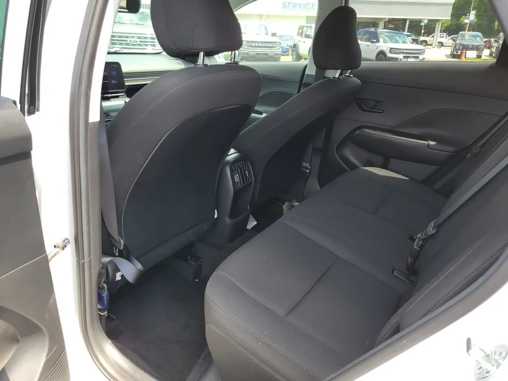 Used 2025 White Hyundai SEL image 13
