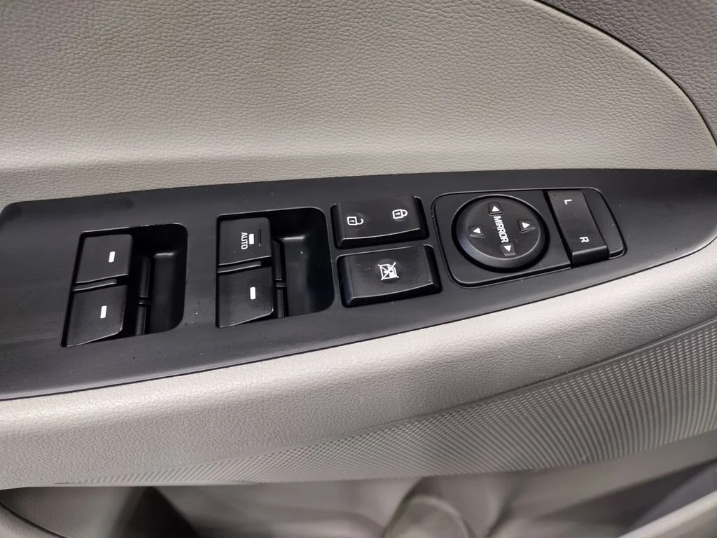 Used 2020 Black Hyundai SEL image 19