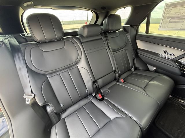New 2026 Santorini Black Land Rover Dynamic SE image 17