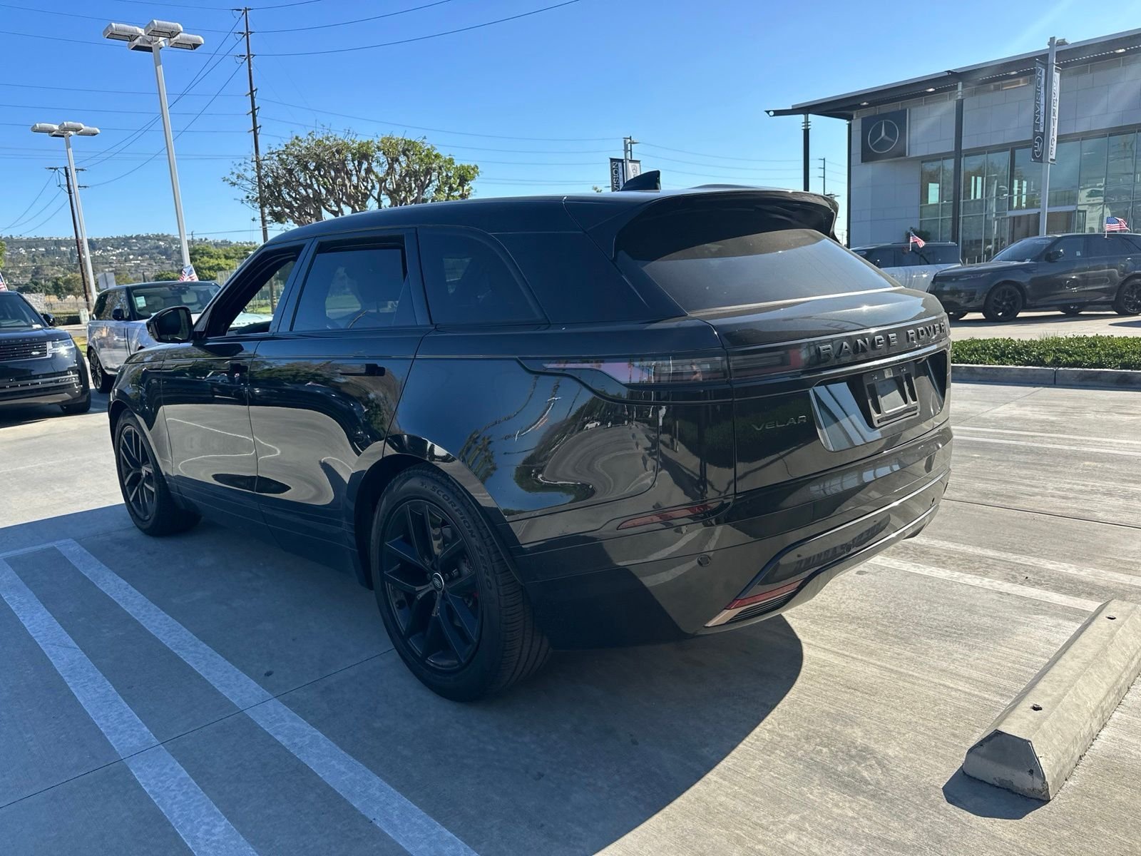 Certified Used 2025  Land Rover Dynamic SE image 4