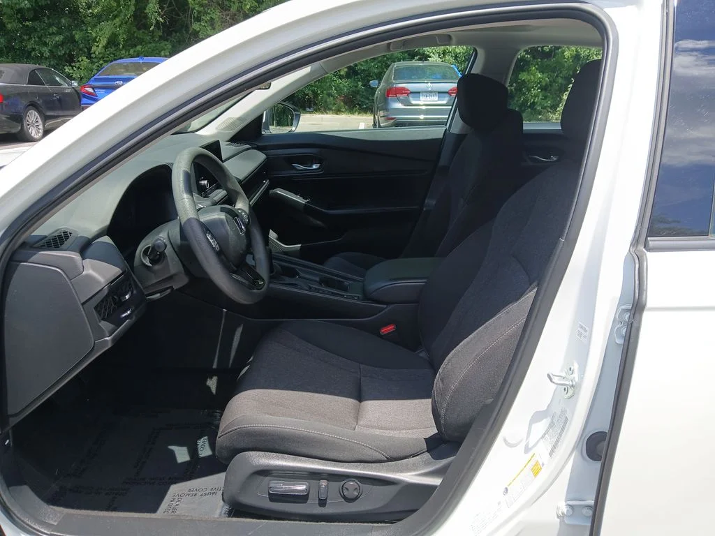 Used 2024 White Honda EX image 9