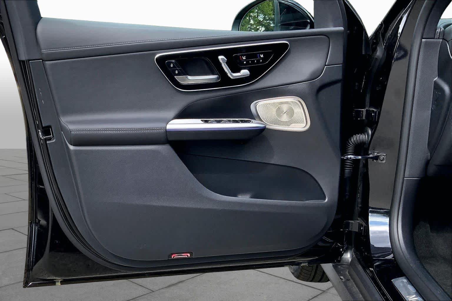 New 2027 Obsidian Black Metallic Mercedes-Benz GLC 300 image 14