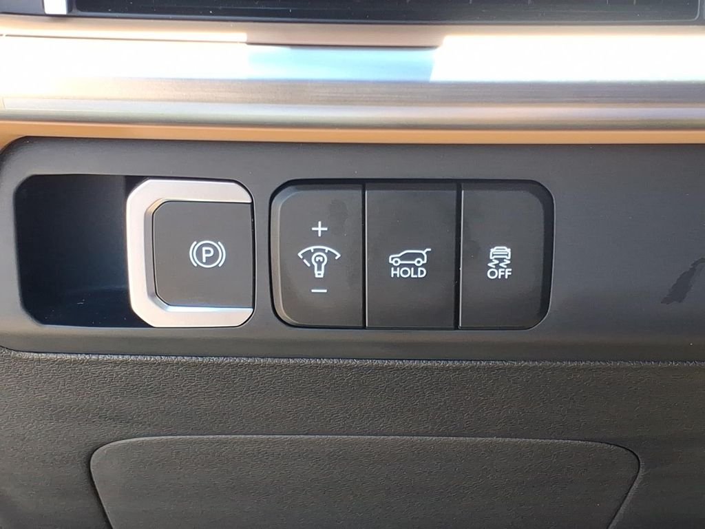 Used 2025 Phantom Black Hyundai Limited image 17