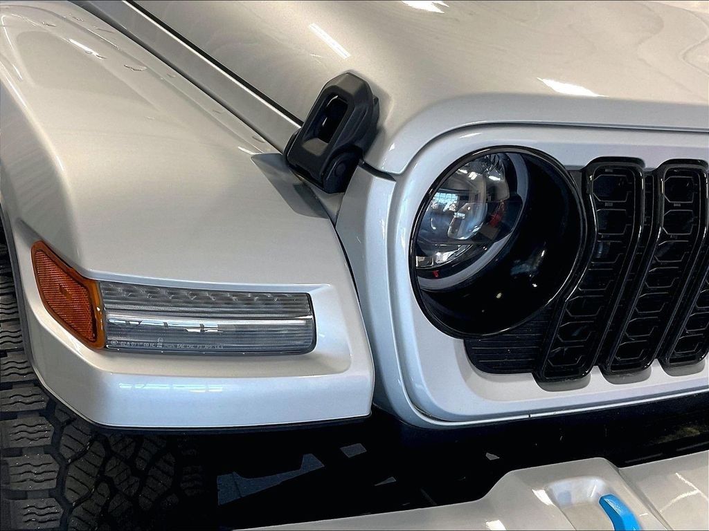 Used 2024 Silver Jeep High Altitude 4xe image 33