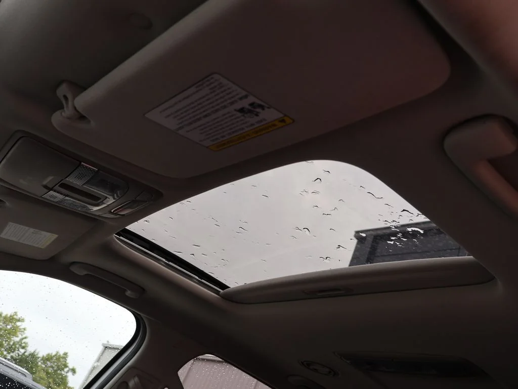 Used 2025 White Kia S image 26