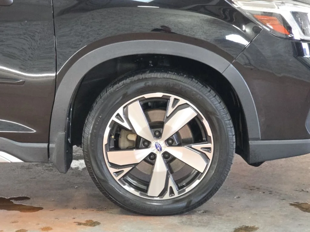 Used 2021 Crystal Black Silica Subaru Touring image 7
