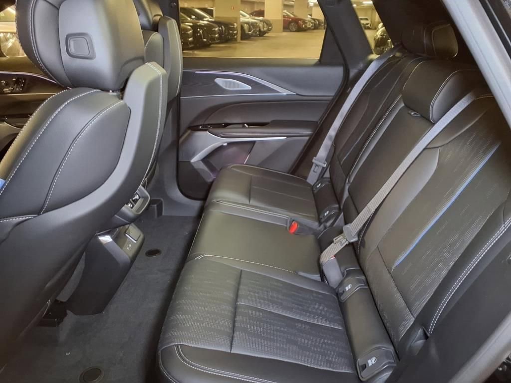 2026 Cadillac LYRIQ V - Photo 11