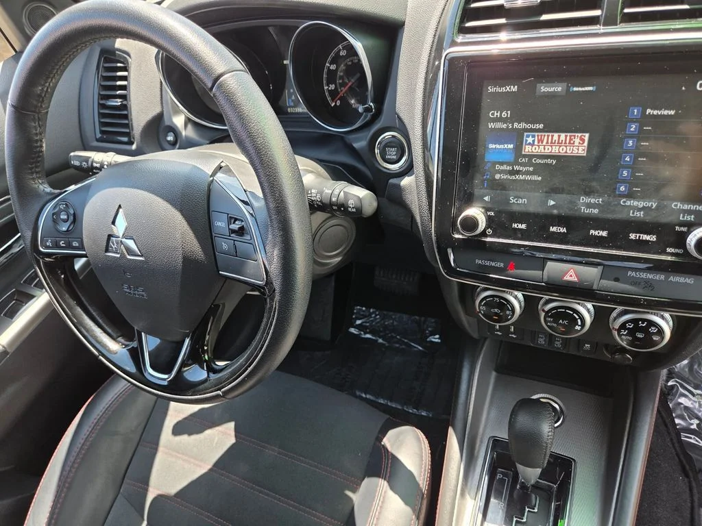 Used 2025 Silver Mitsubishi 2.0 SE image 28