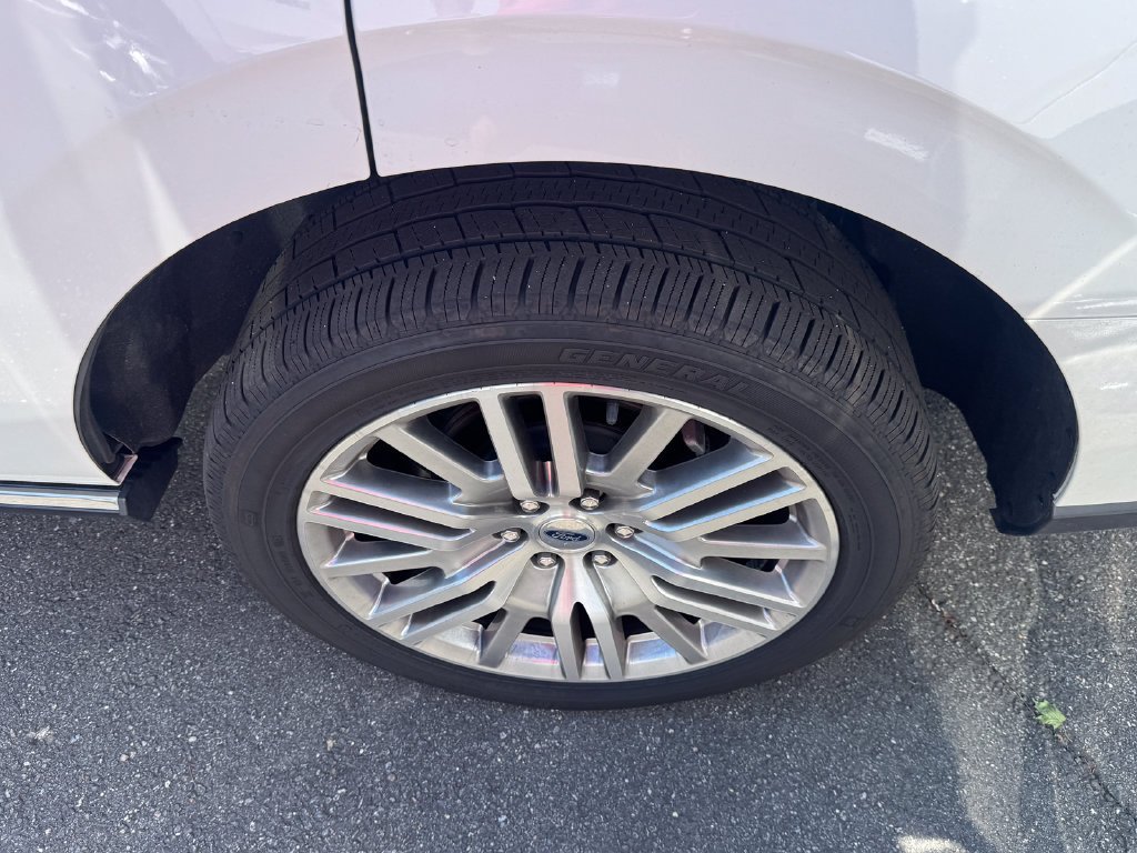 Used 2024 White Ford Limited image 10