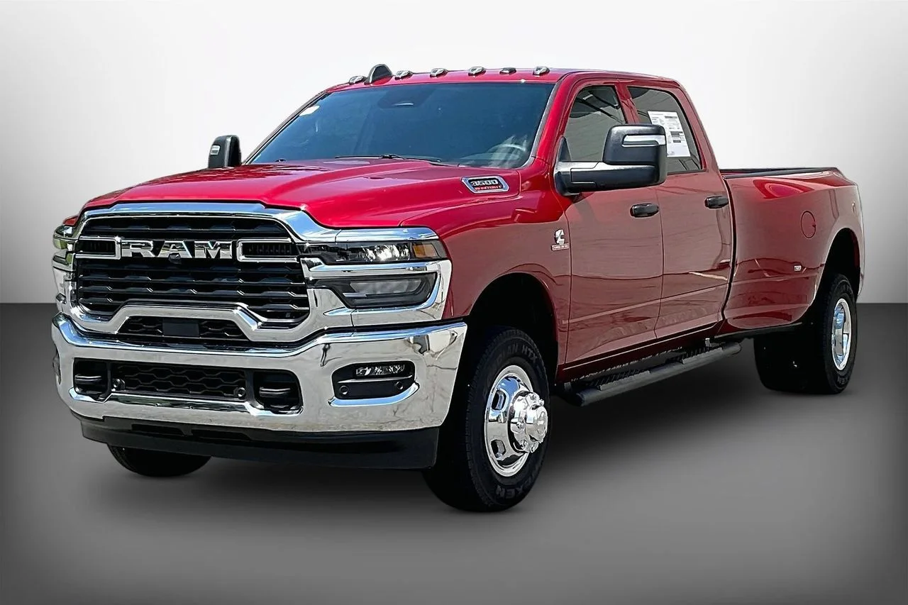 New 2026 Molten Red Pearl-Coat Exterior Paint RAM Tradesman image 4
