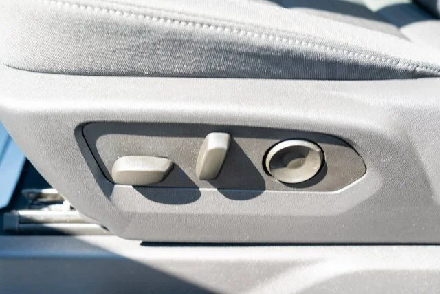 Used 2025 White GMC Elevation image 17