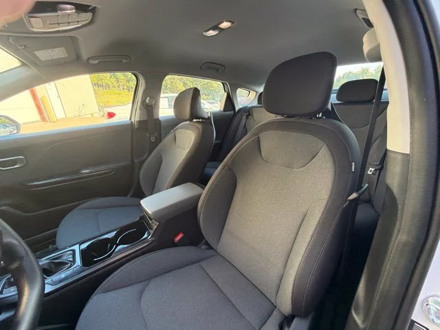 Used 2025 White Kia LXS image 22
