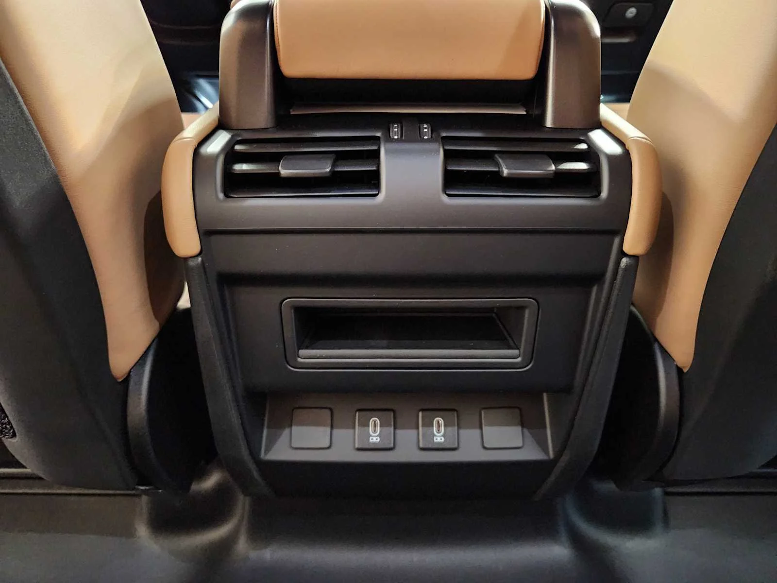 2026 Land Rover Defender X-Dynamic SE - Photo 47