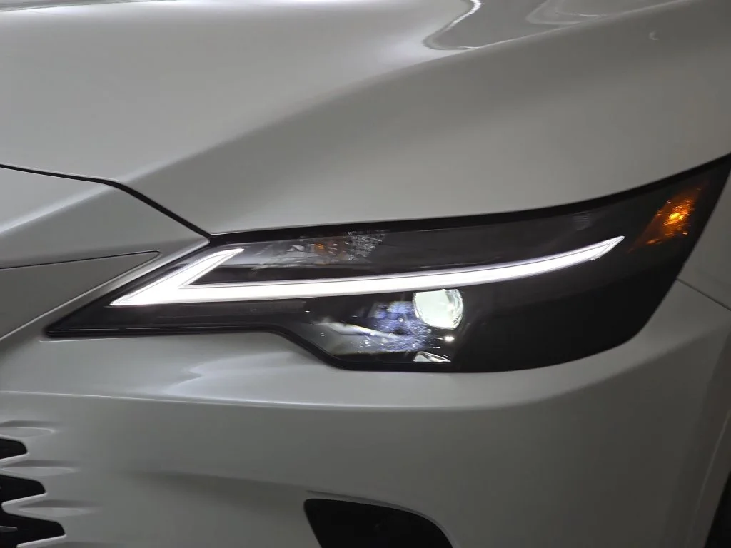 New 2026 Eminent White Pearl Lexus PREMIUM PLUS image 28