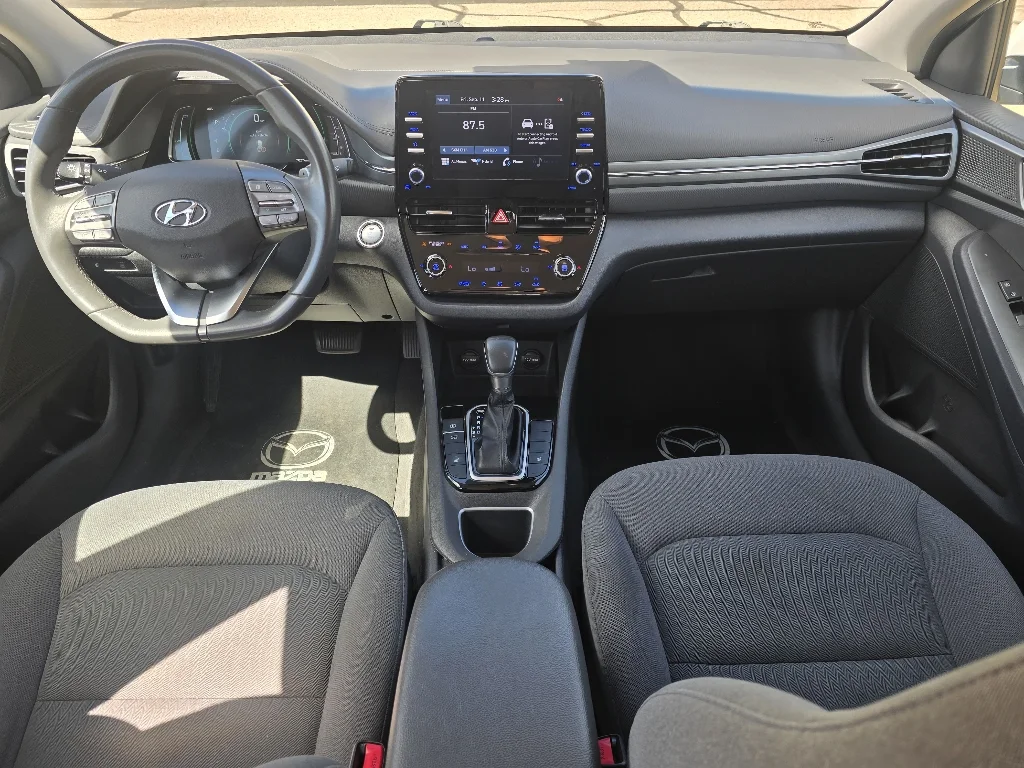 Used 2021 Ceramic White Hyundai SE image 27