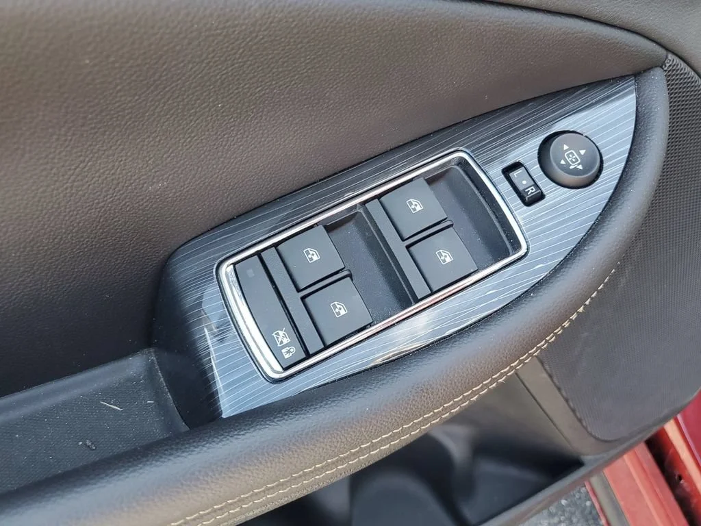 Used 2019 CAJUN RED TINTCOAT Chevrolet LT image 28