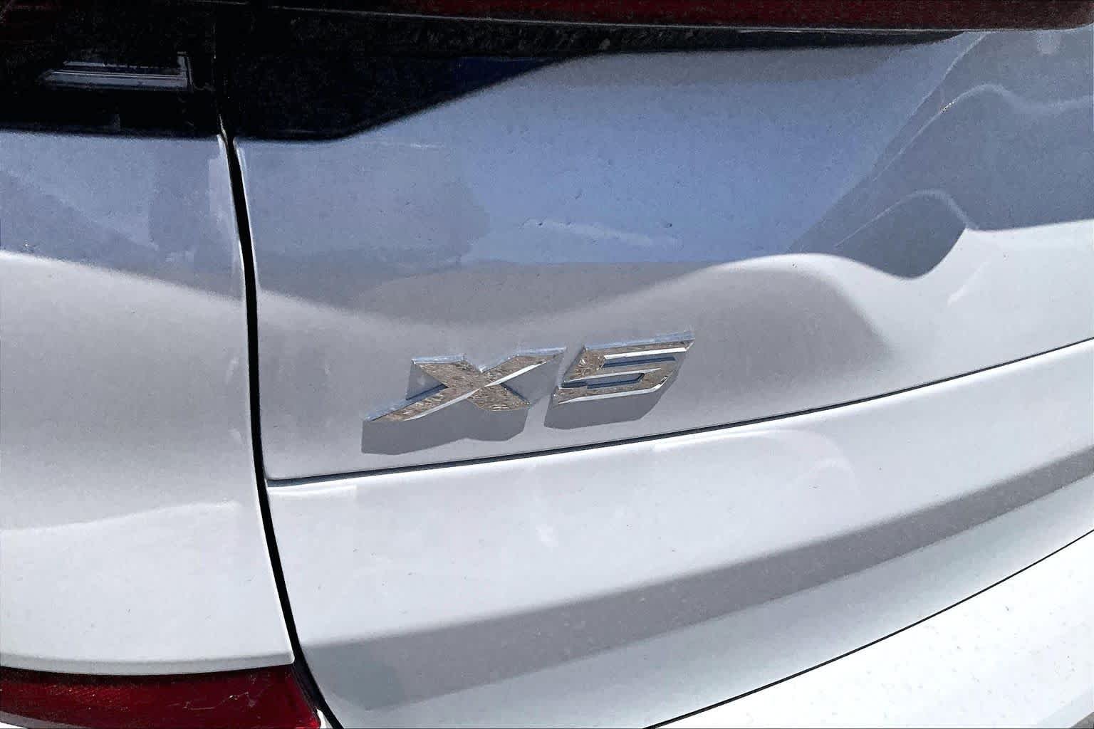 New 2026 Mineral White Metallic BMW xDrive50e image 15