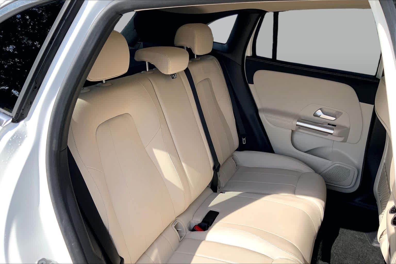 Used 2022 Polar White Mercedes-Benz GLA 250 image 20