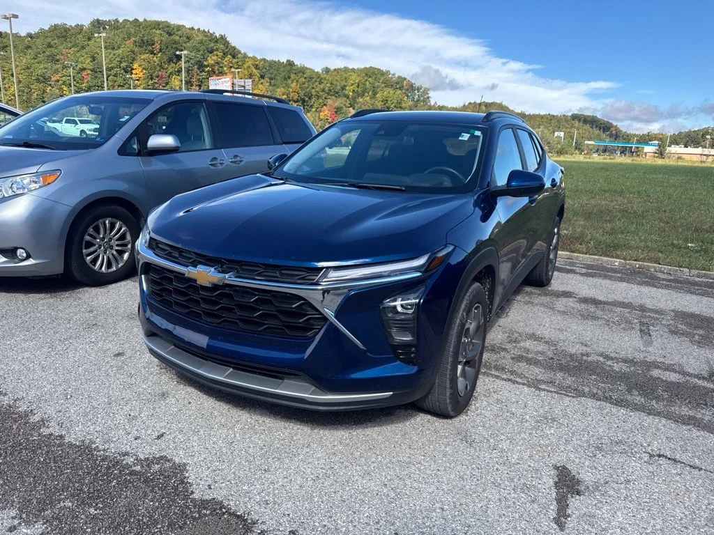 Used 2024 Blue Chevrolet LT image 4