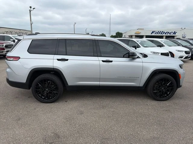 Used 2024 Silver Zynith Jeep Limited image 9