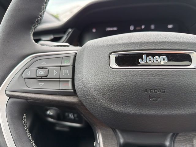 New 2026 Bright White Clear-Coat Exterior Paint Jeep Altitude image 22