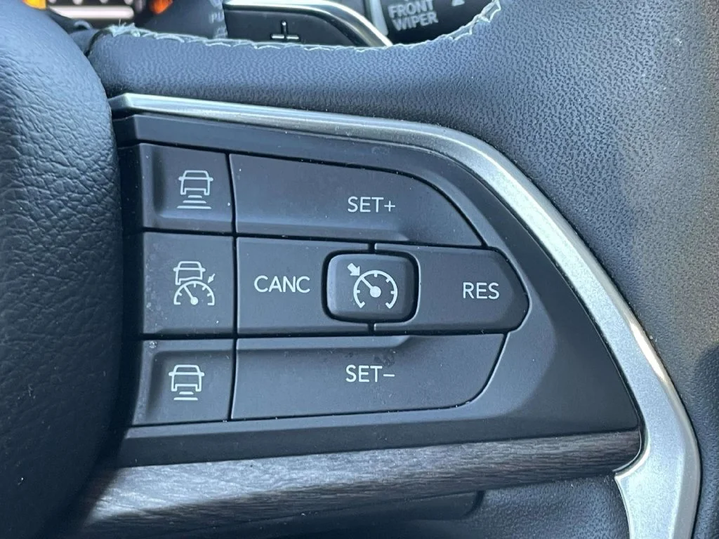 Used 2023 White Jeep Limited image 32