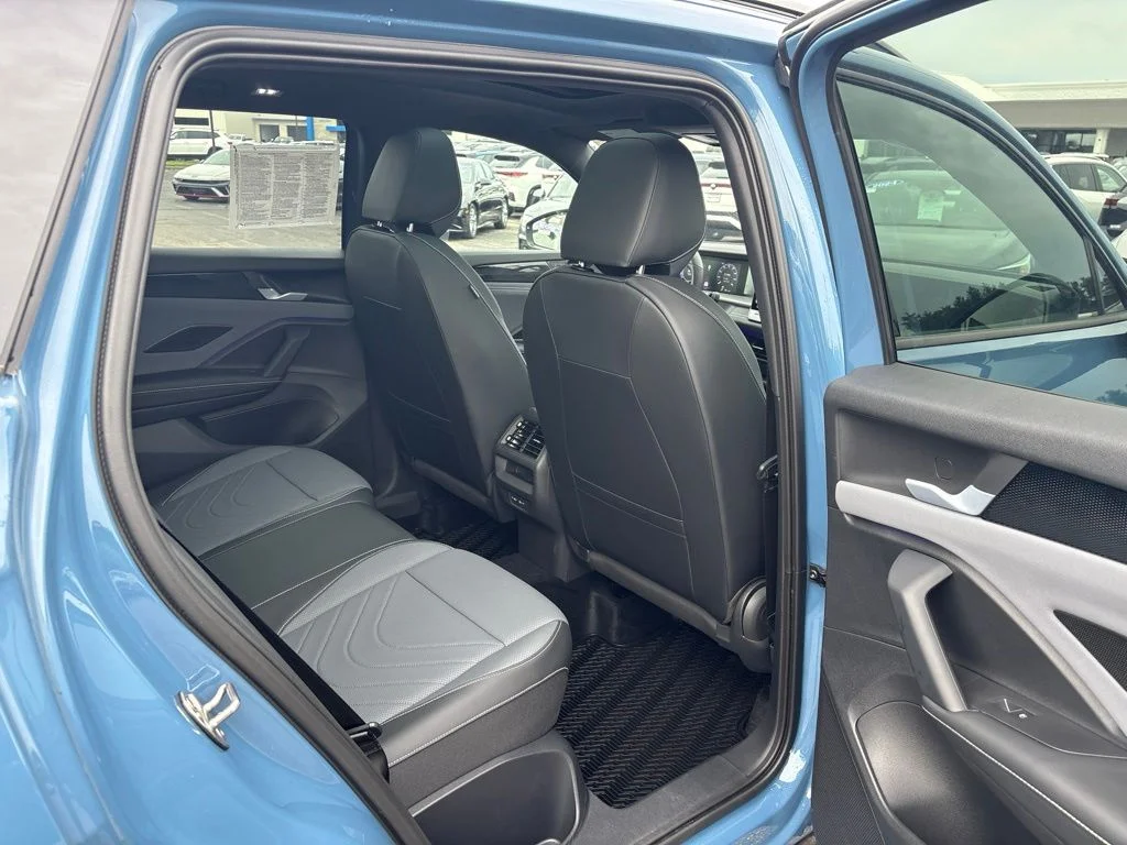 Used 2025 Monterey Blue Pearl Volkswagen 2.0T SE R-Line Black image 30