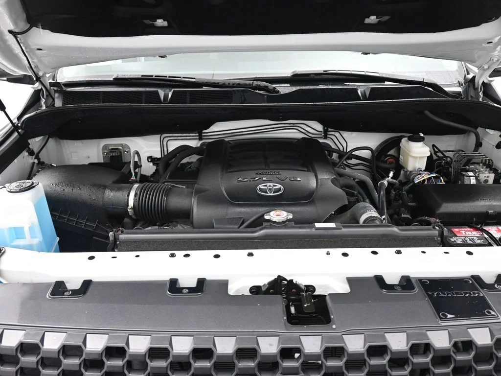 Used 2021 White Toyota SR5 image 17