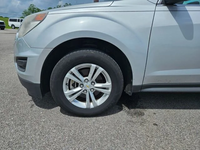 Used 2016 SILVER ICE METALLIC Chevrolet L image 24