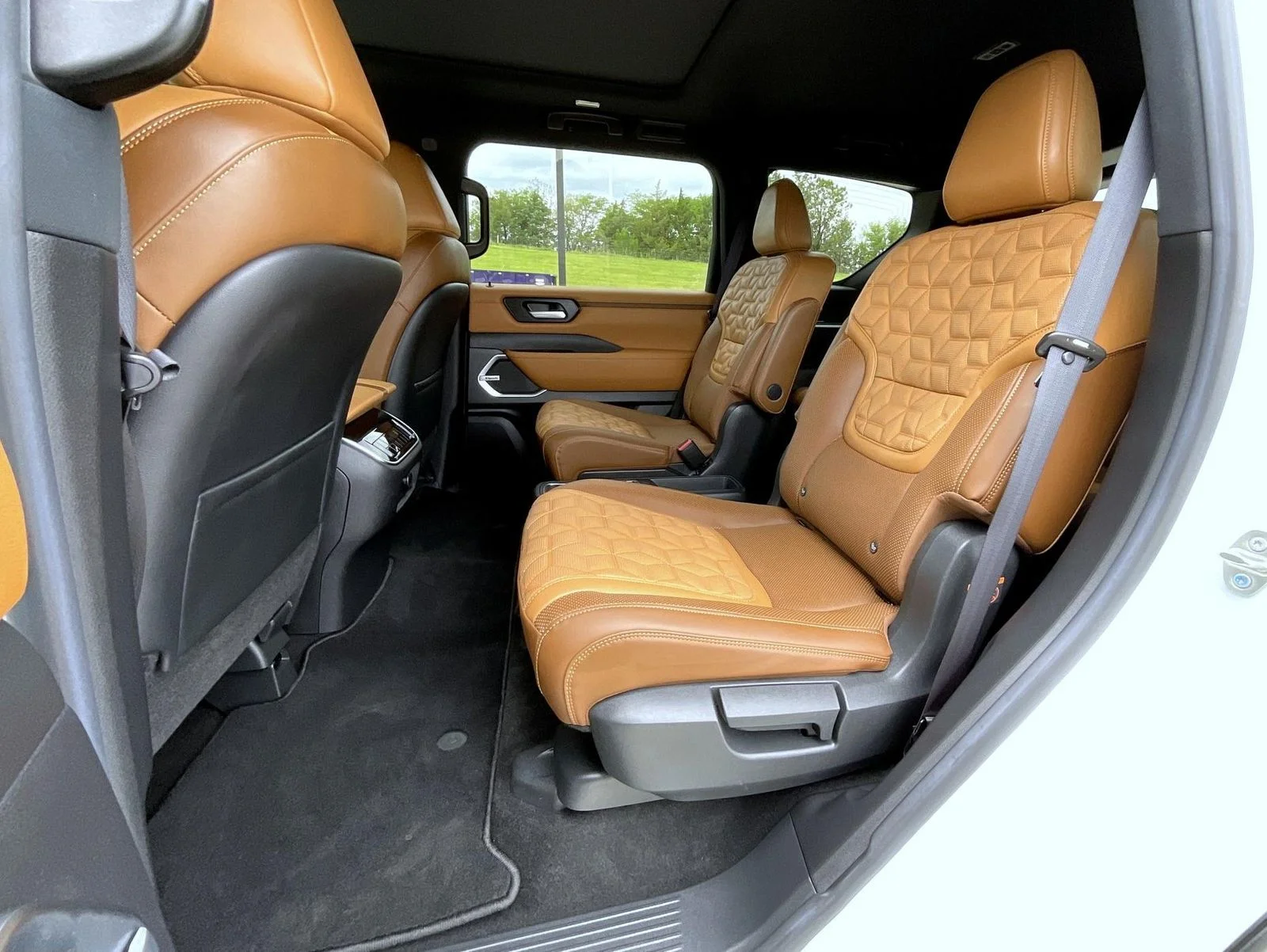 Used 2025 White Nissan Platinum Reserve image 22