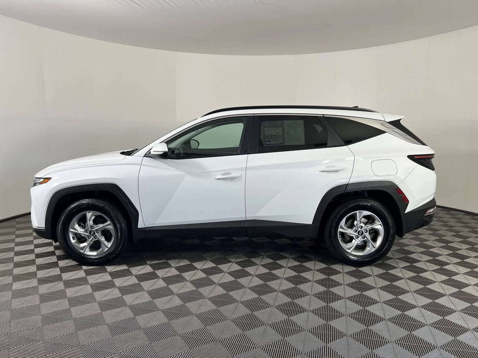 Used 2023 Wh Hyundai SEL image 29