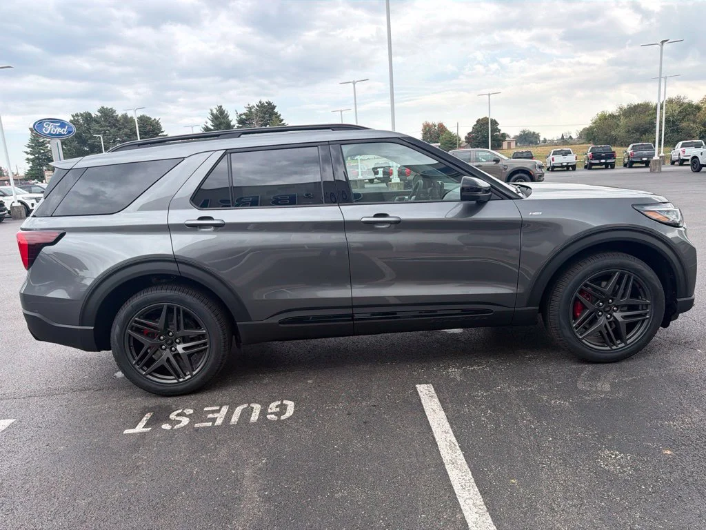 New 2027 Carbonized Gray Metallic Ford ST-Line image 6