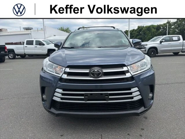 Used 2018 Blue Toyota XLE image 8