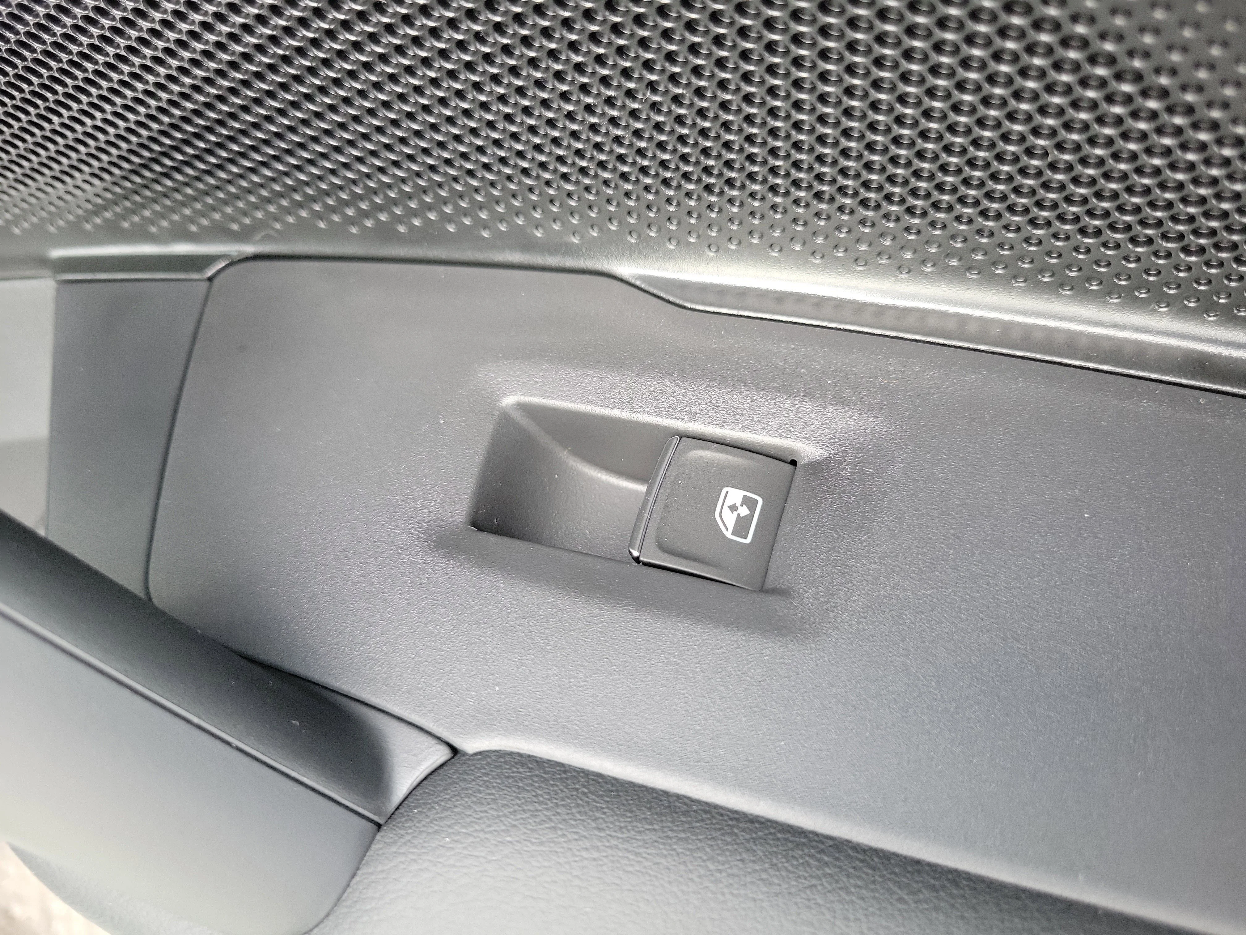 2026 Volkswagen Tiguan SE R-LINE BLACK - Photo 9