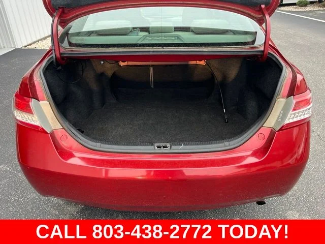 Used 2011 Red Toyota LE image 29