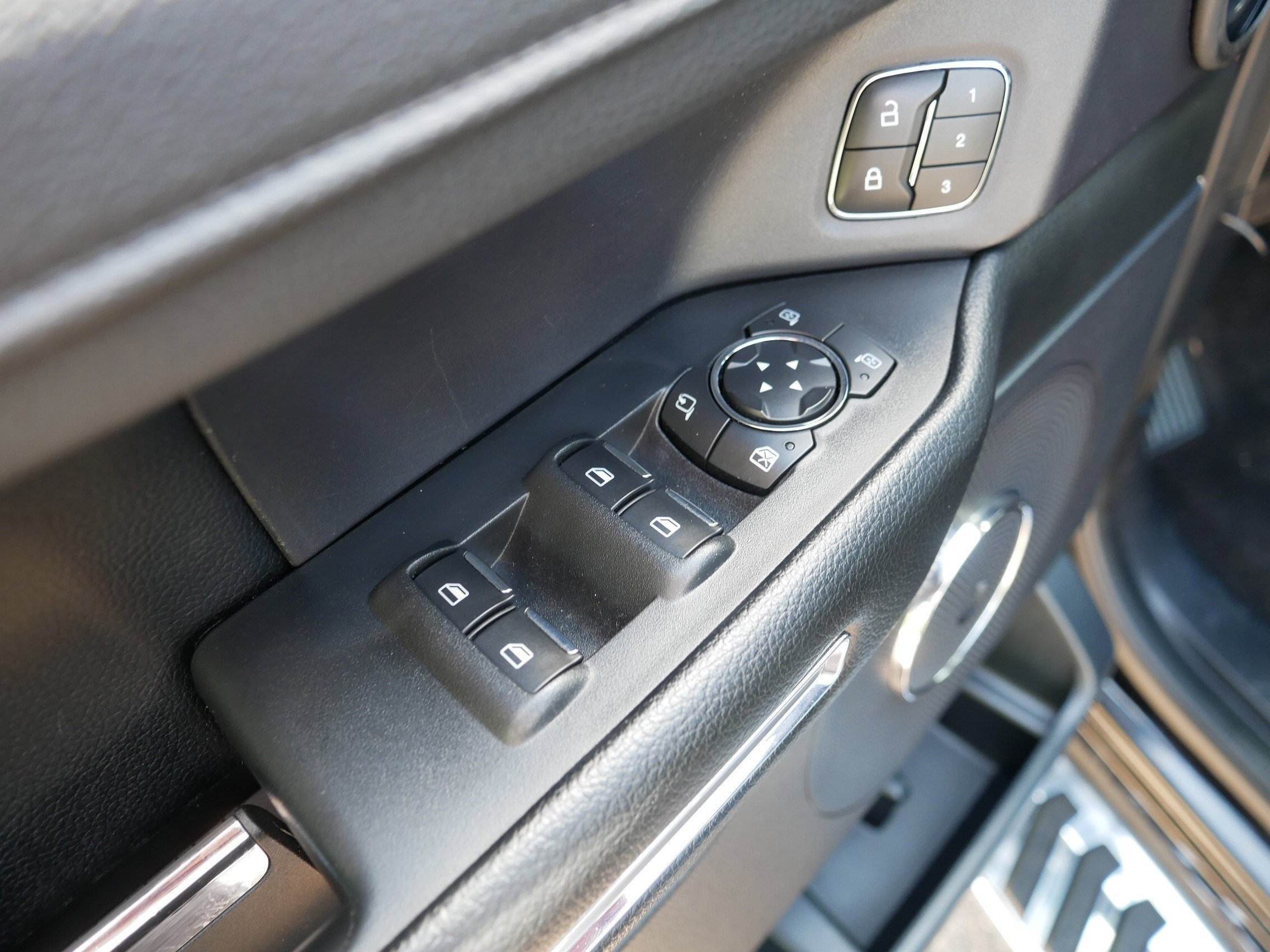 Used 2021 Agate Black Metallic Ford XLT image 19