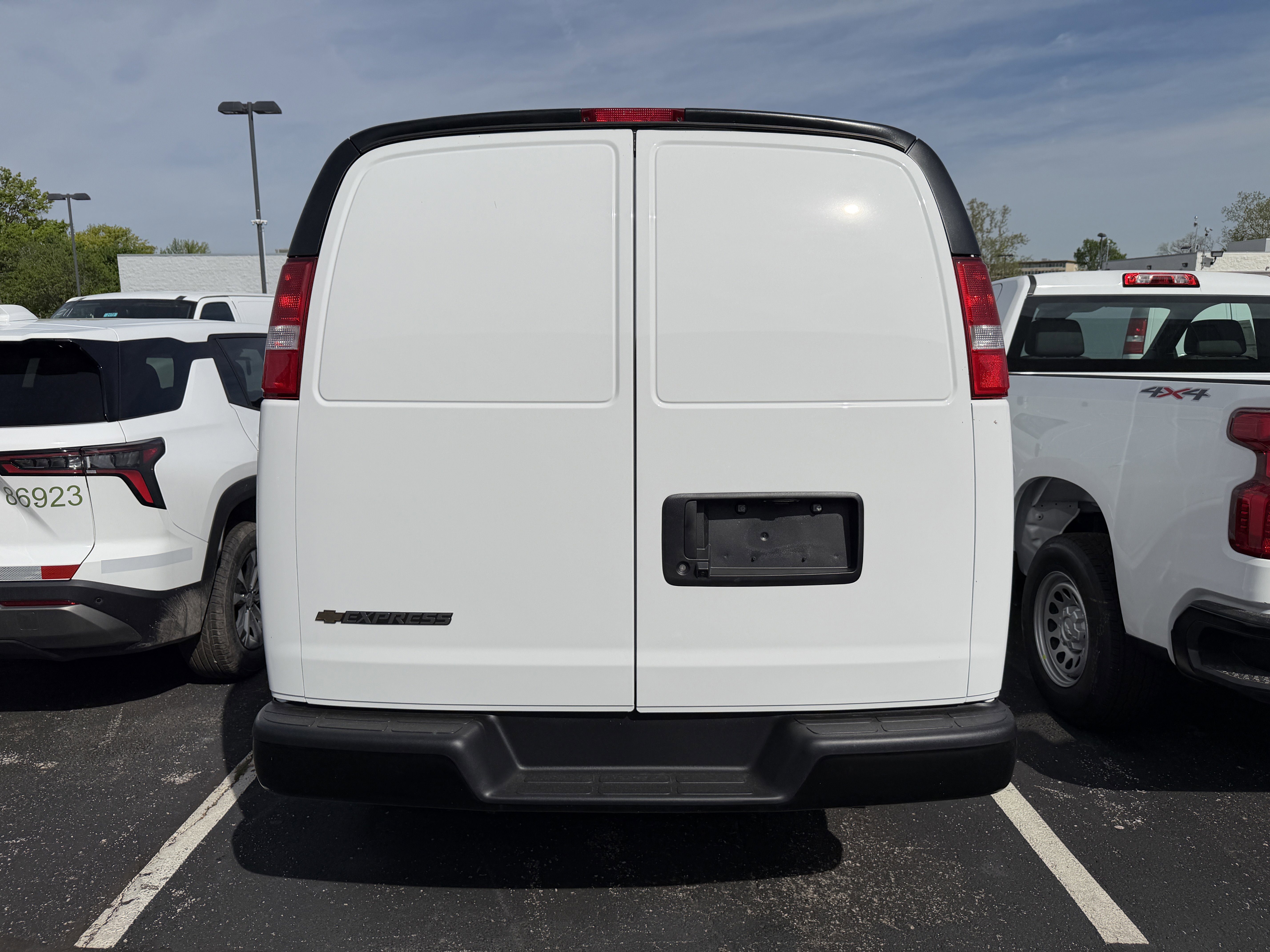 New 2026 Summit White Chevrolet 1WT image 6