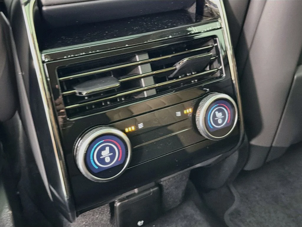 New 2026 Fuji White Land Rover Dynamic SE image 27