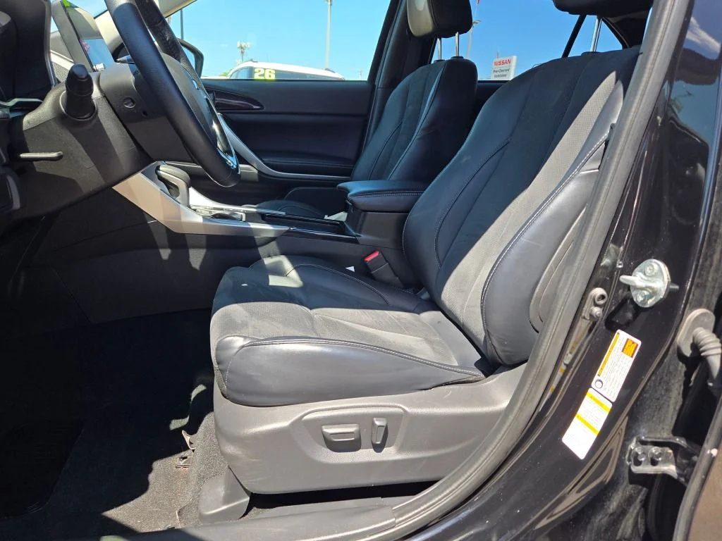 Used 2025 Black Mitsubishi SE image 22