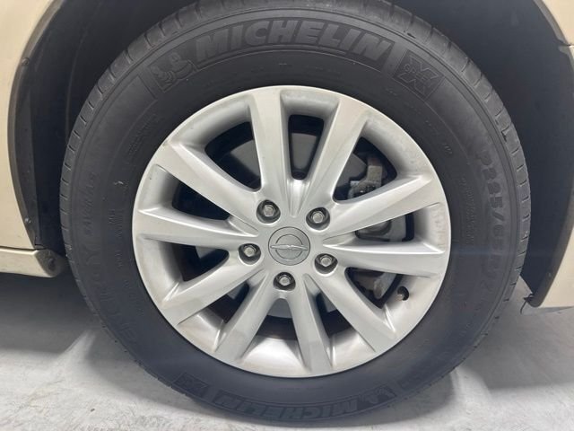 Used 2015 Beige Chrysler Limited image 4