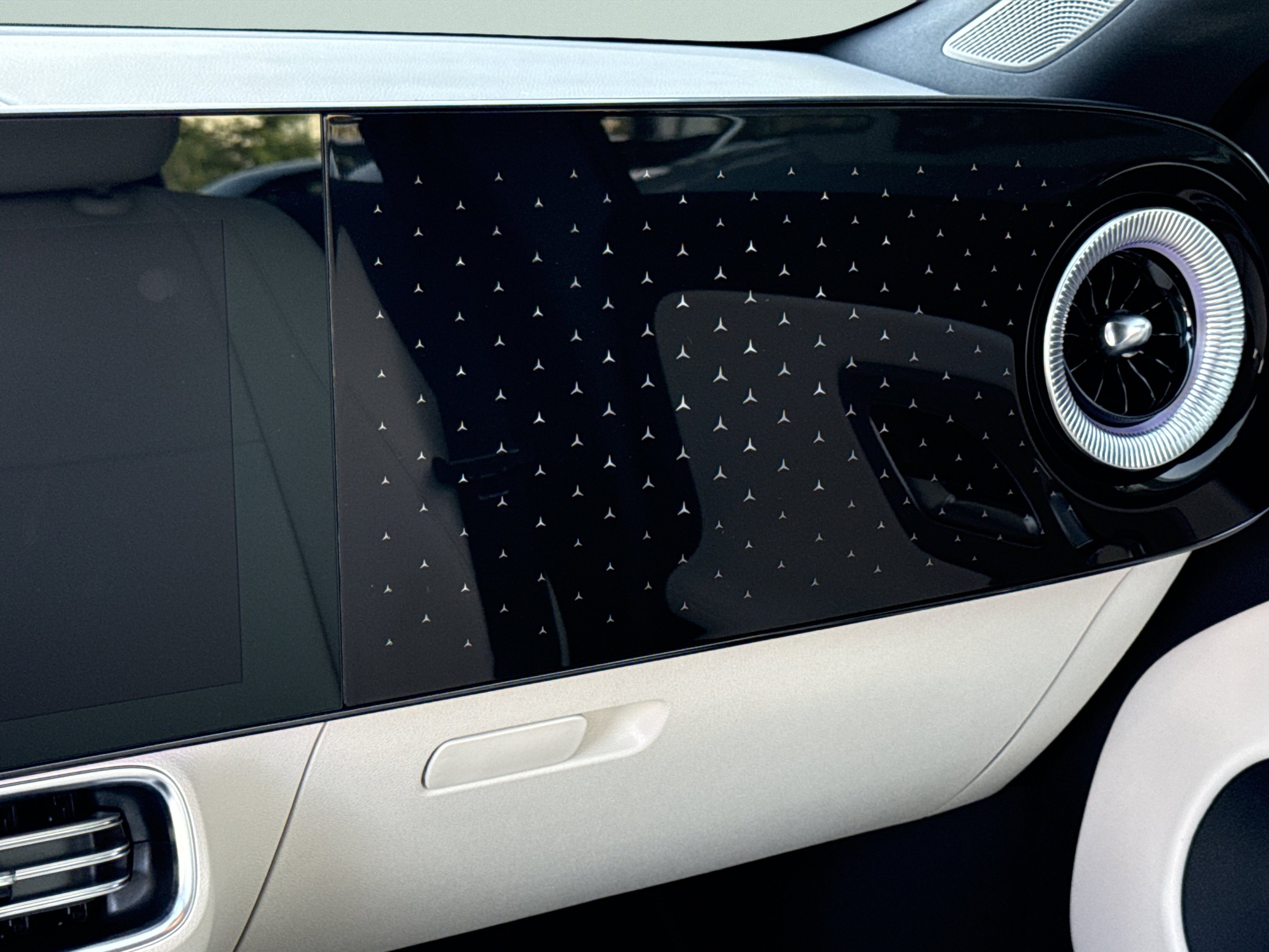New 2027 Polar White Mercedes-Benz CLA 220 Hybrid image 41
