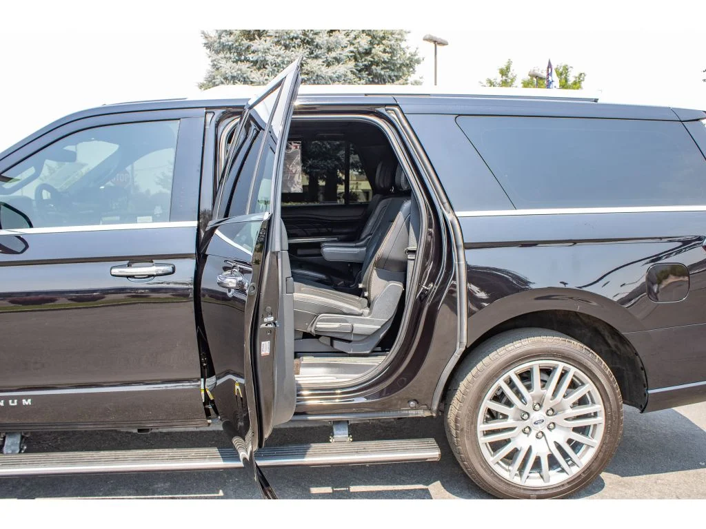 Used 2023 Agate Black Metallic Ford Platinum image 17