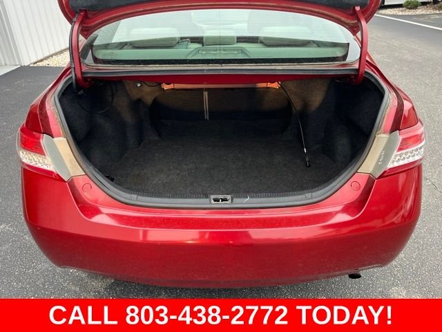 Used 2011 Red Toyota LE image 30