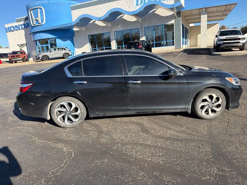Used 2017  Honda EX-L image 7