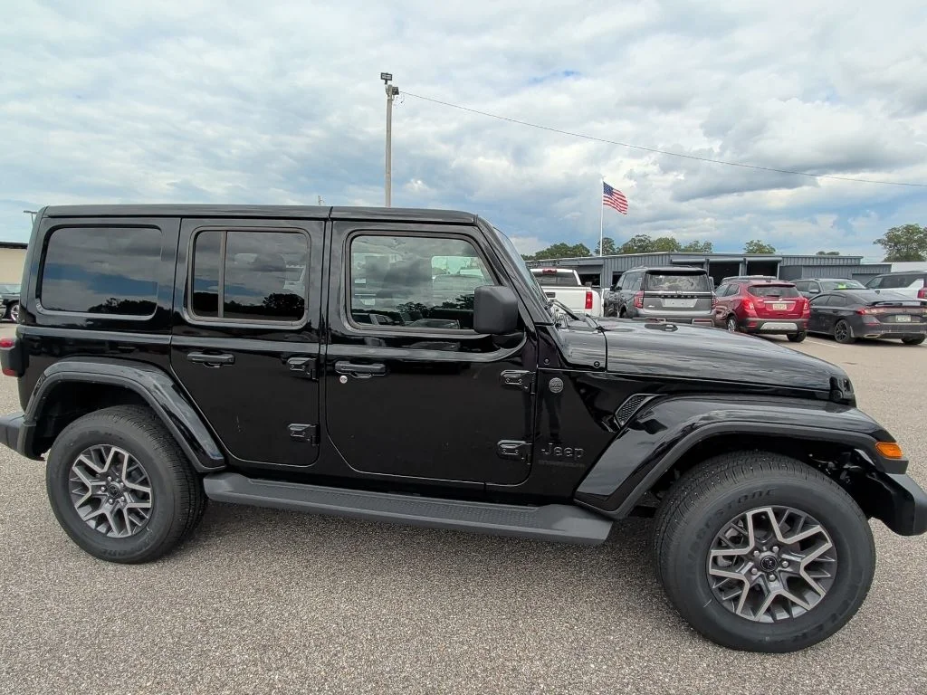 Used 2025 Black Jeep Sahara image 4