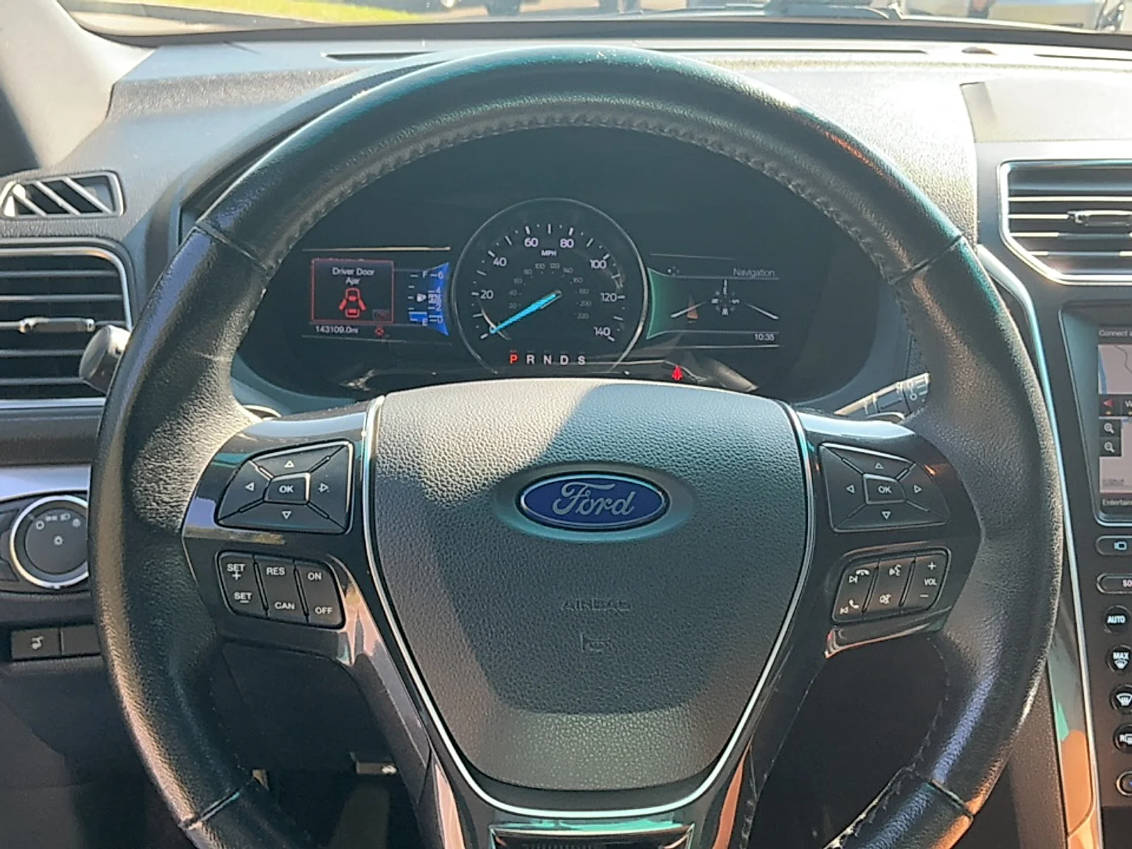 Used 2016  Ford Limited image 9