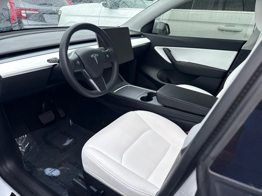 Used 2021 White Tesla Long Range image 3