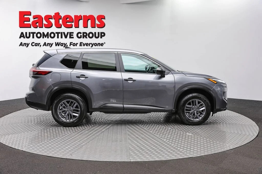 Used 2024 Gray Nissan S image 4