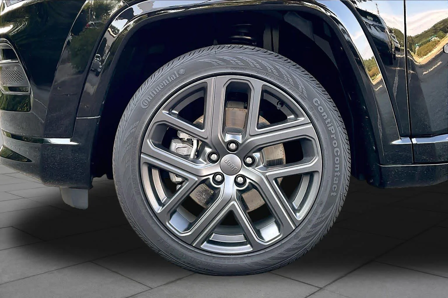 Used 2024 Diamond Black Crystal Pearlcoat Jeep Limited image 21