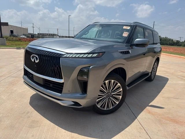 2025 INFINITI QX80's photo
